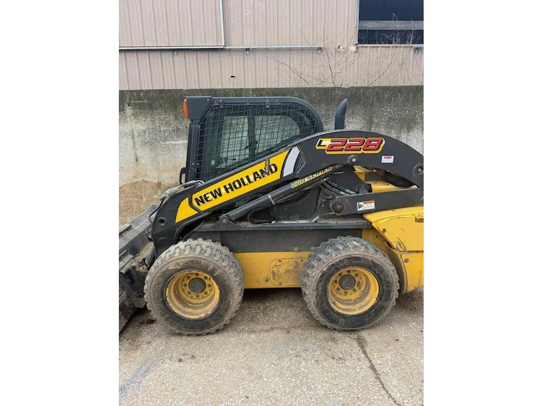 New Holland L228