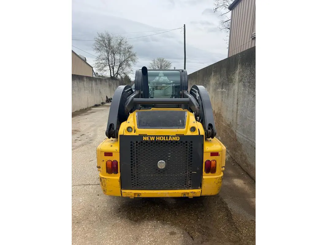 New Holland L228