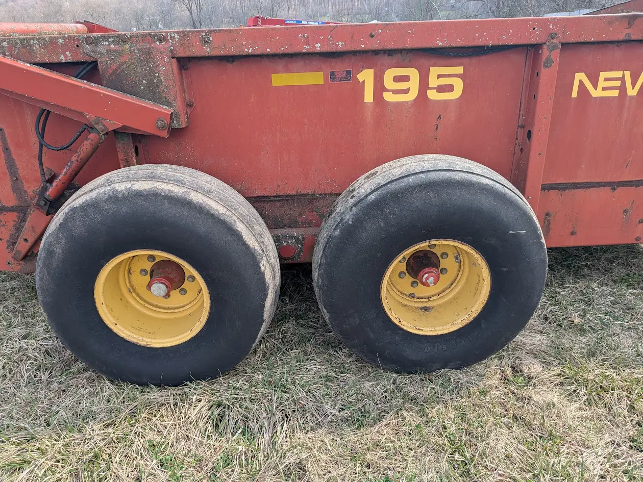 New Holland 195