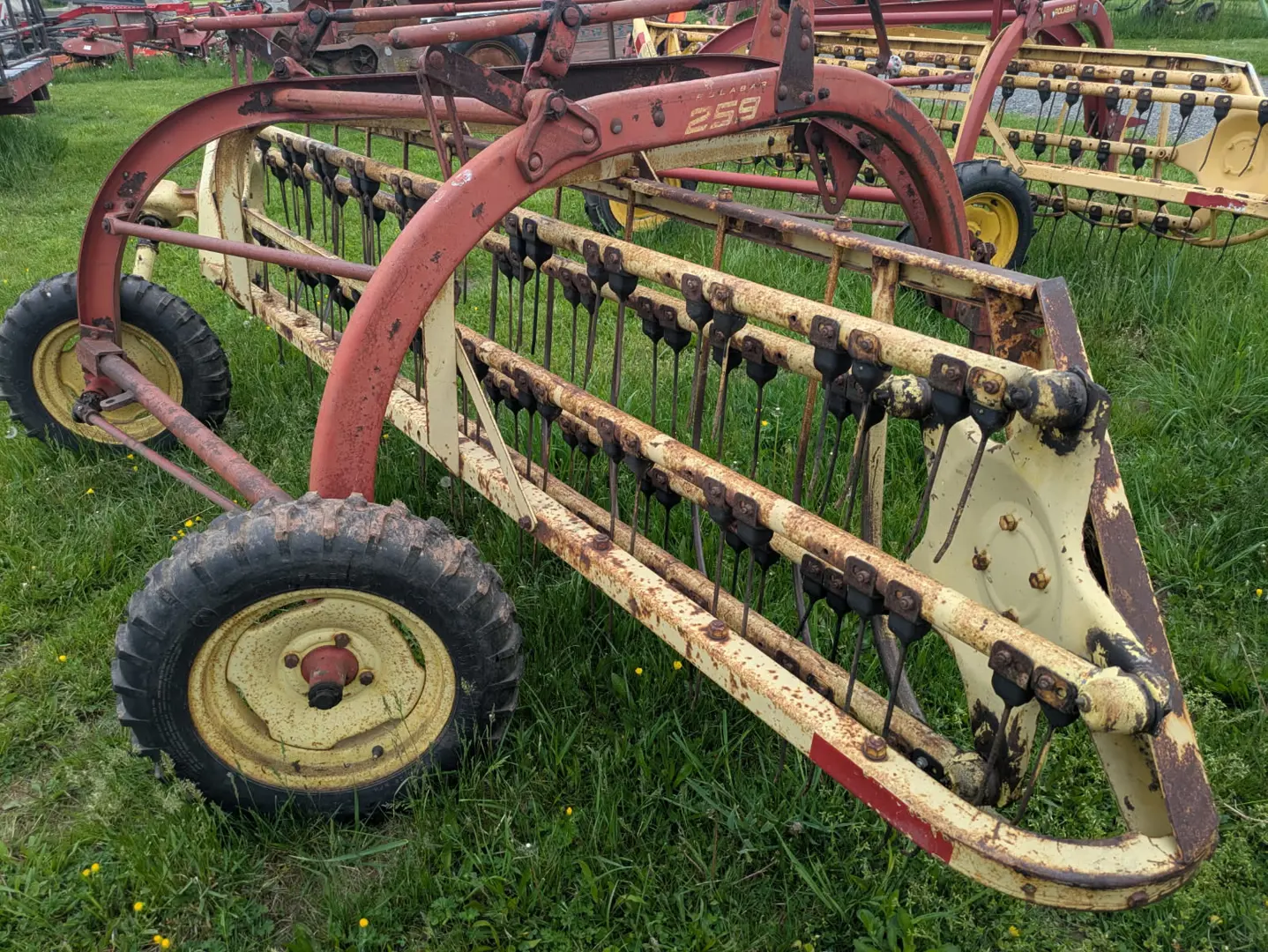 New Holland 259