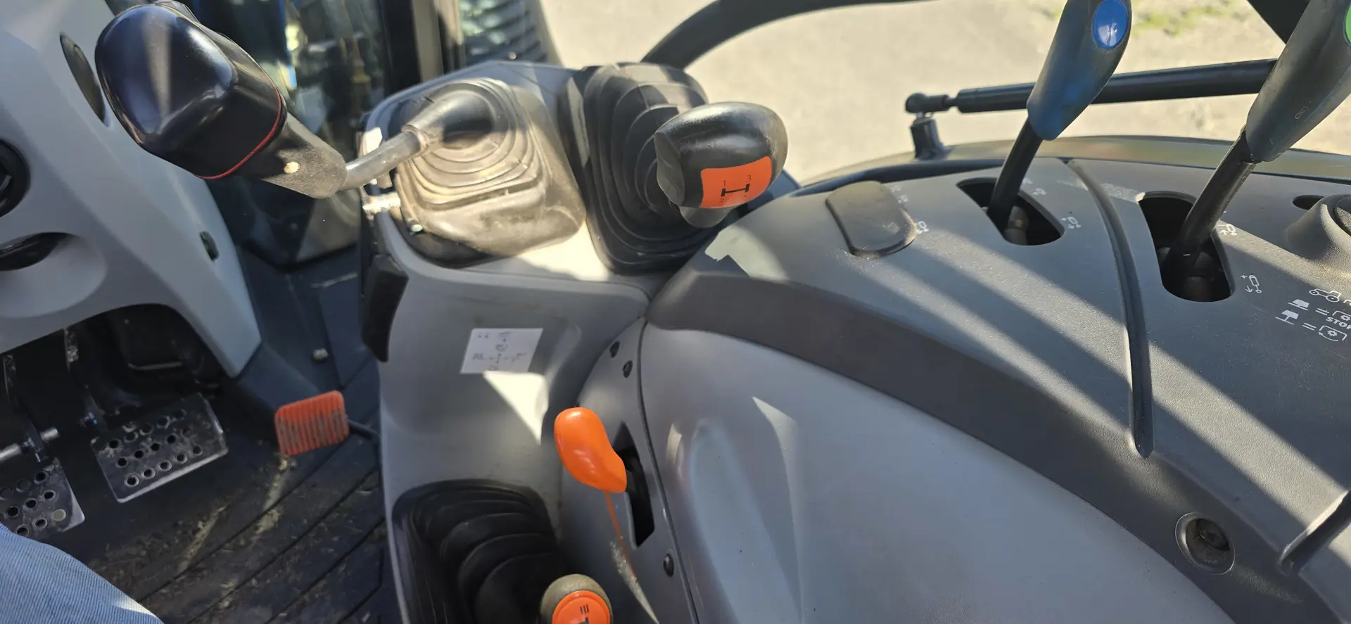 New Holland POWERSTAR 110 PS CAB