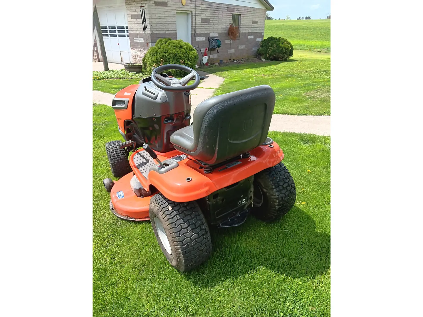 Husqvarna YTH22V46