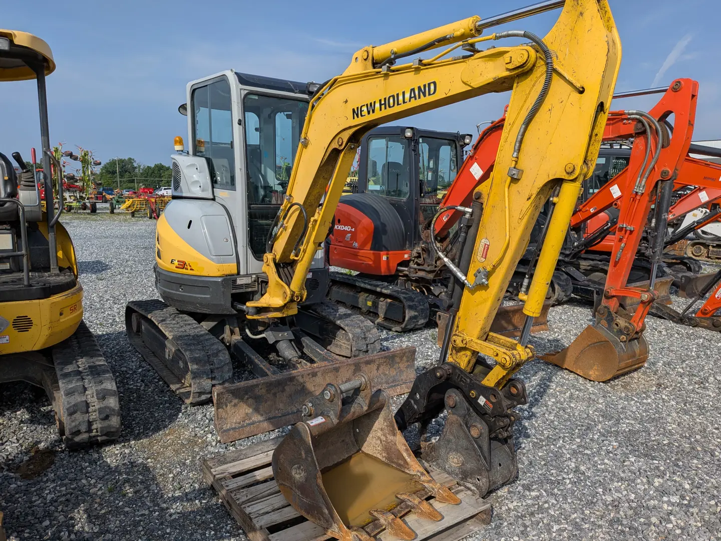 New Holland E35B