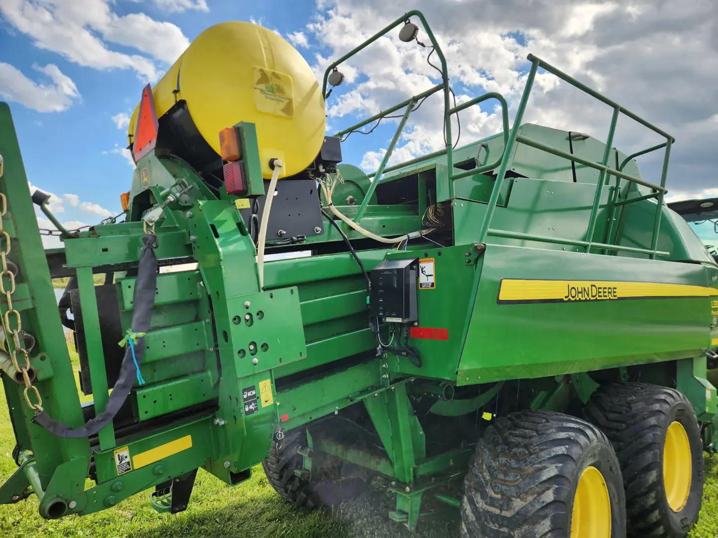 John Deere L330