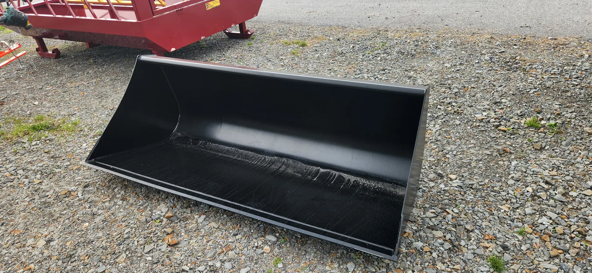 New Holland 84" BUCKET