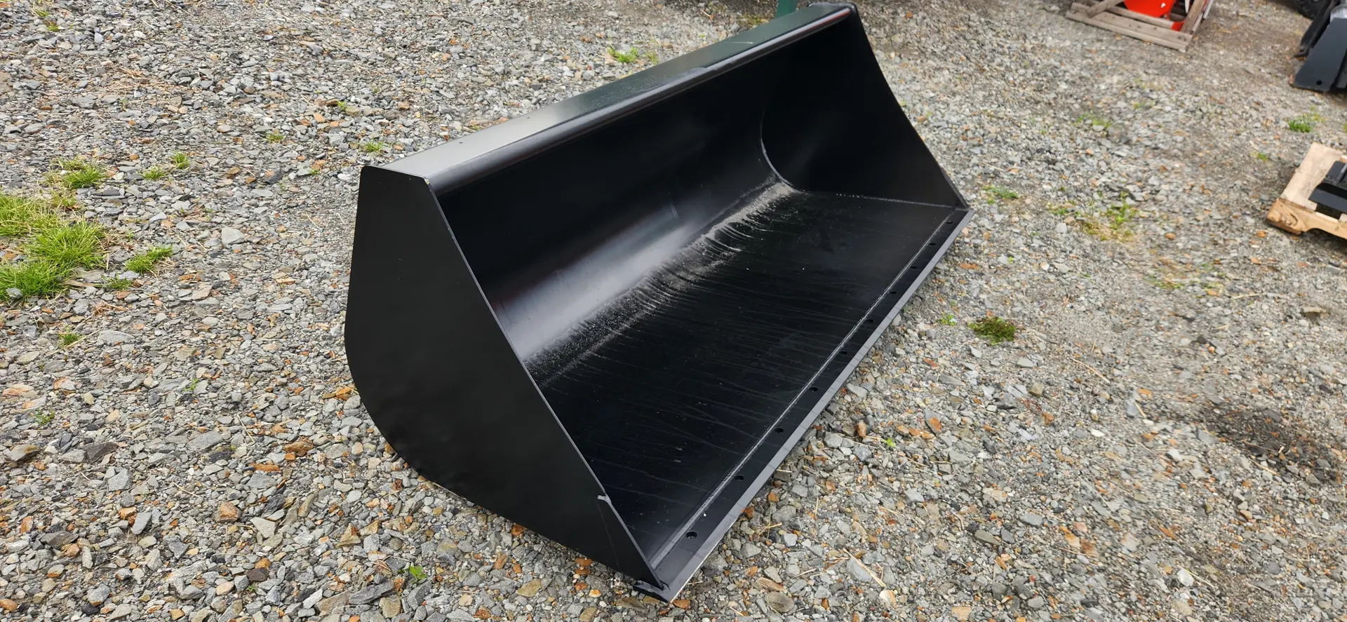 New Holland 84" BUCKET