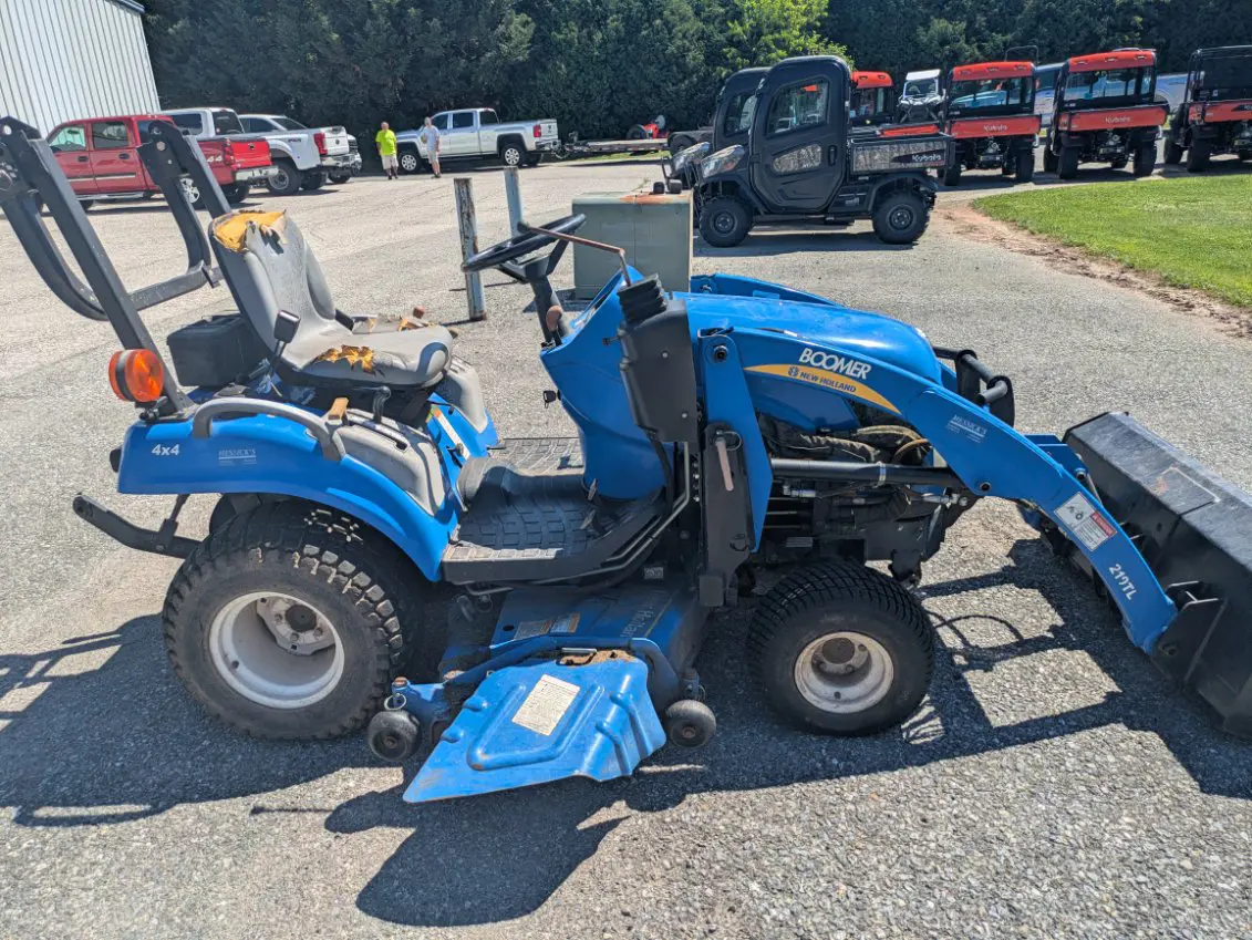 New Holland BOOMER 1025
