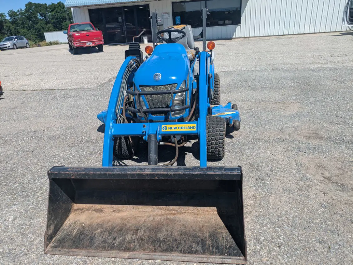 New Holland BOOMER 1025