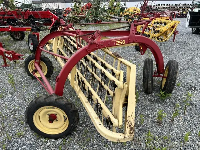 New Holland 256