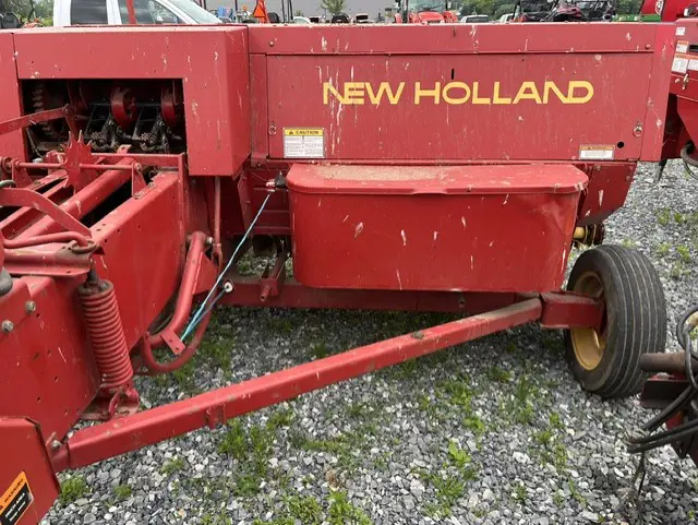 New Holland 565