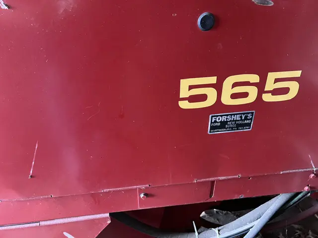 New Holland 565
