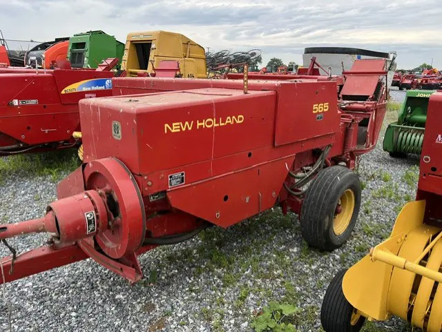 New Holland 565
