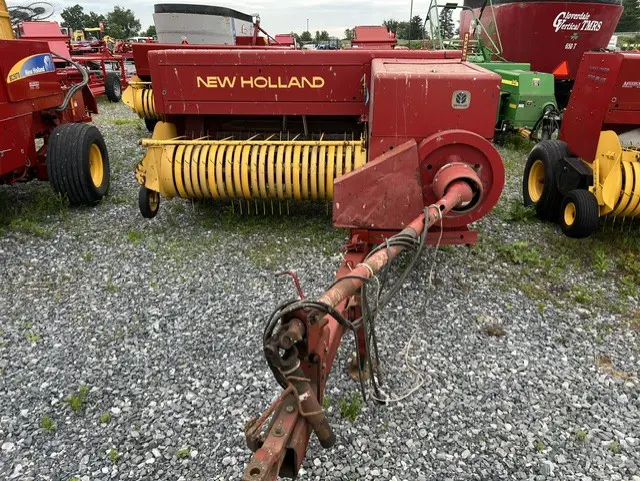 New Holland 565