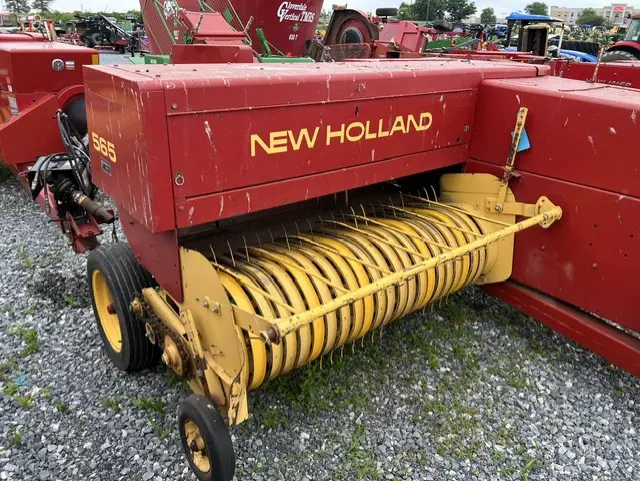 New Holland 565