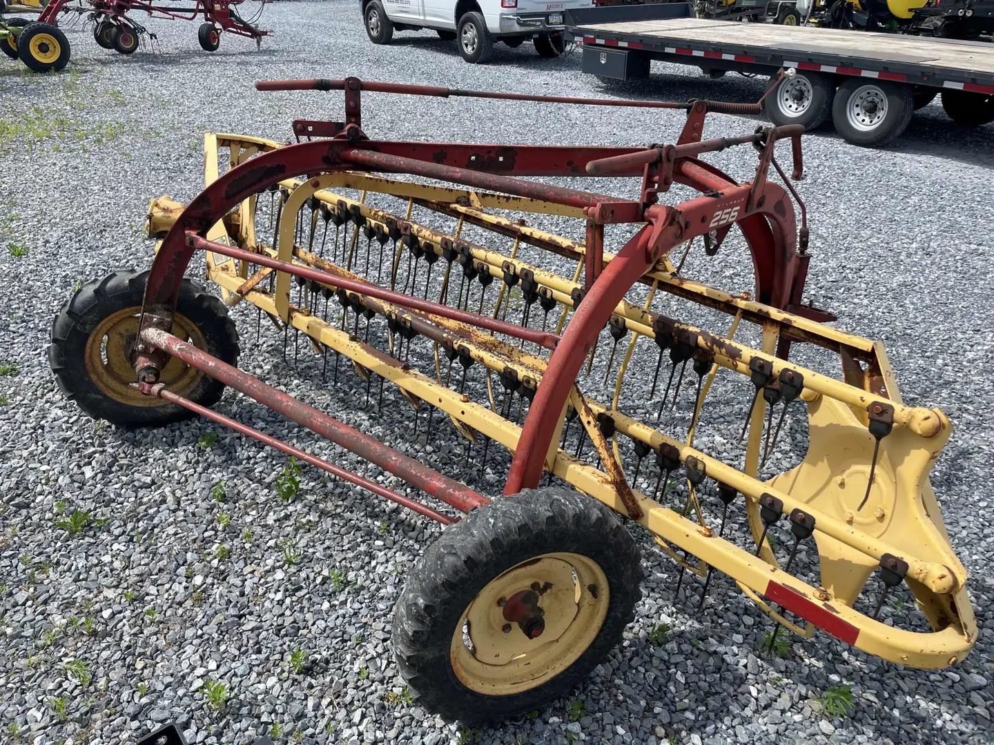 New Holland 256