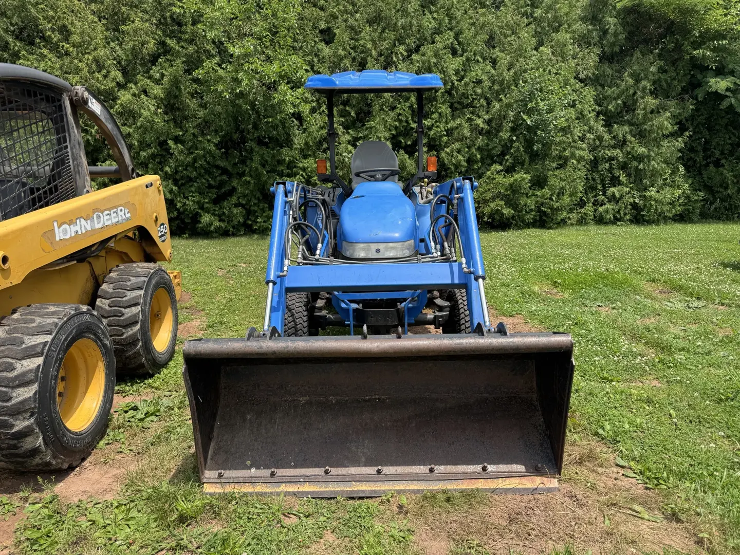 New Holland TC33D