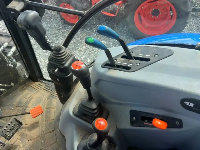 New Holland WORKMASTER 75
