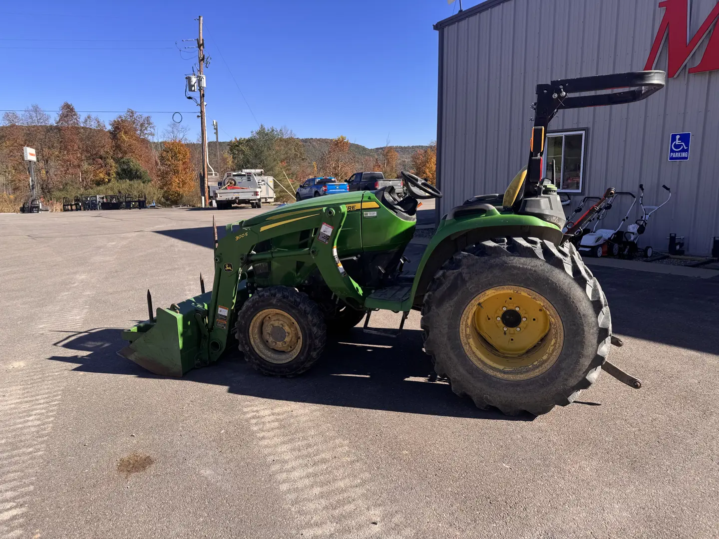 John Deere 3038E