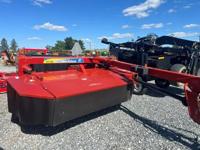 New Holland H7320