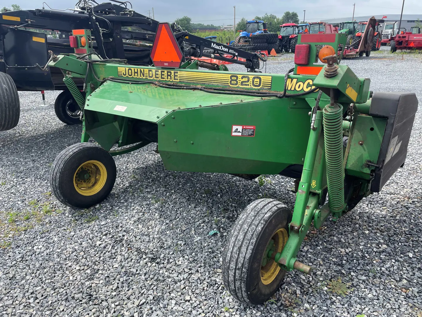 John Deere 820