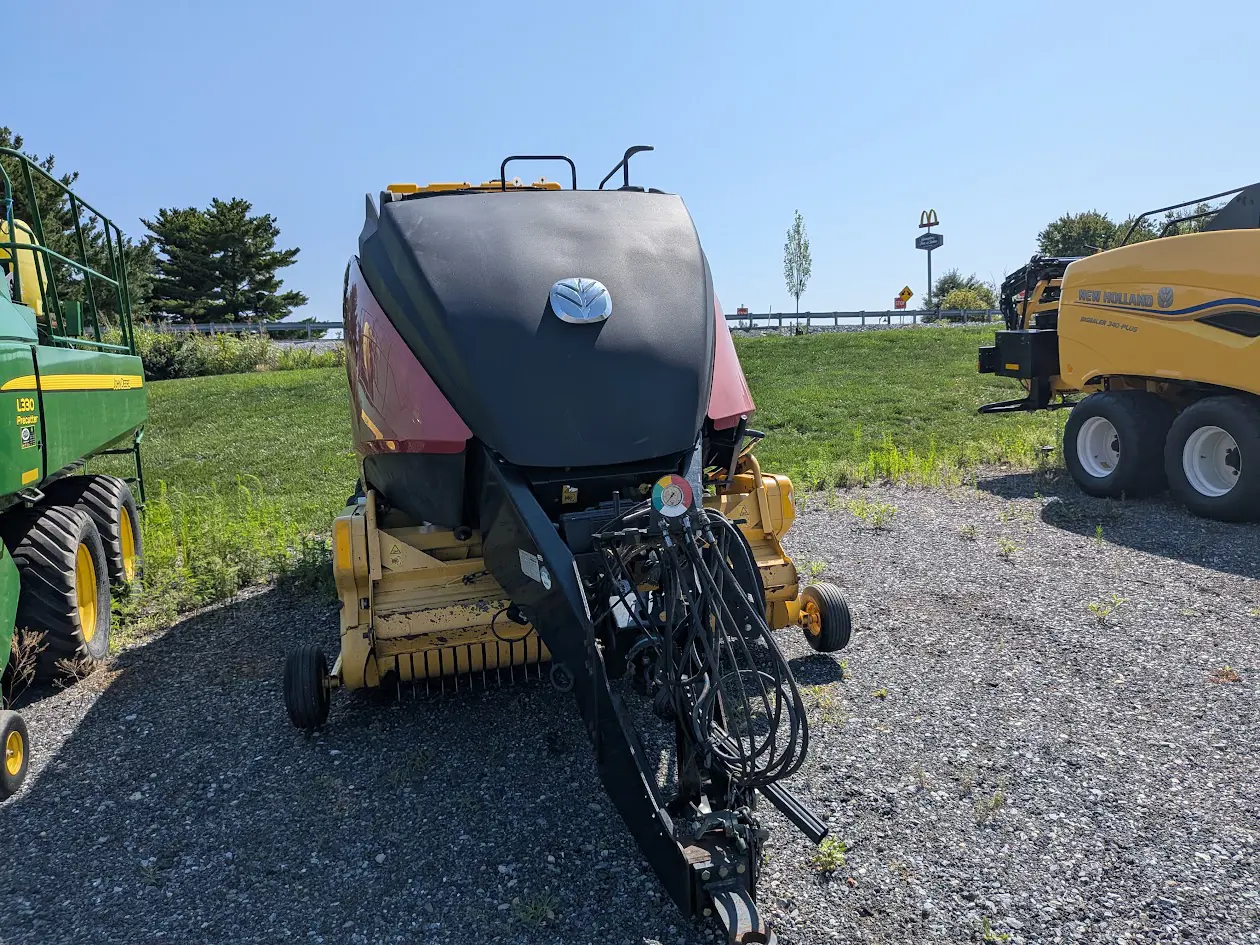 New Holland BIG BALER 330PC