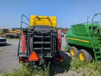 New Holland BIG BALER 330PC