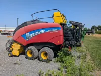 New Holland BIG BALER 330PC