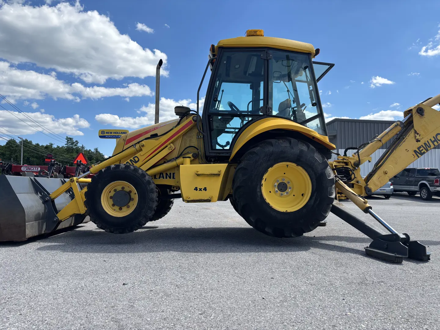 New Holland LB110.B