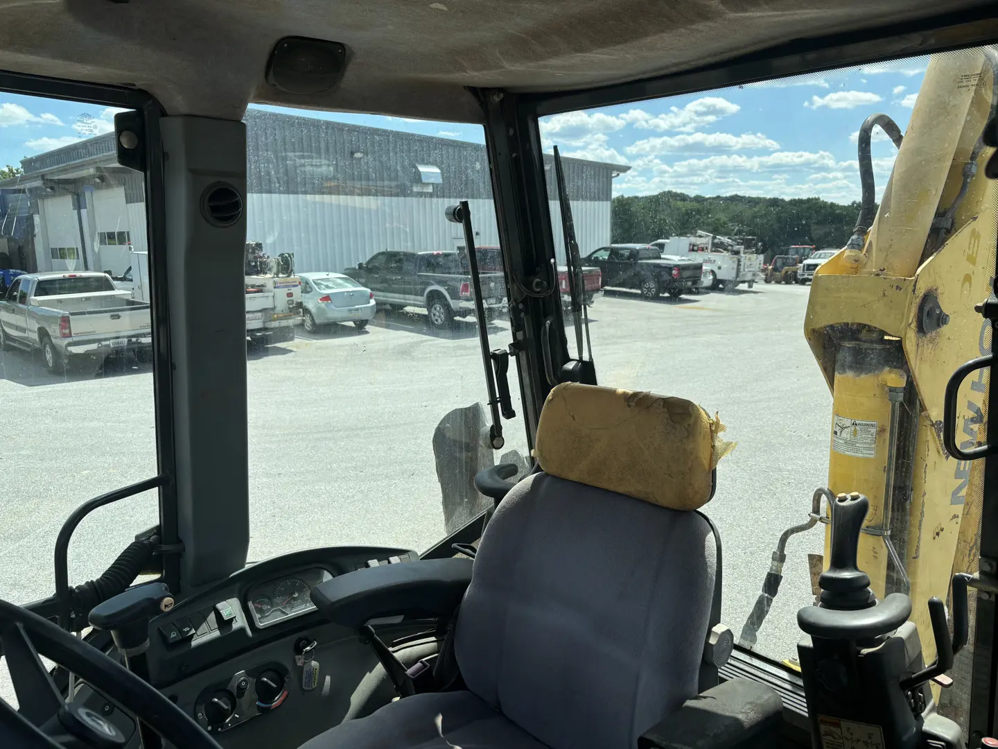 New Holland LB110.B
