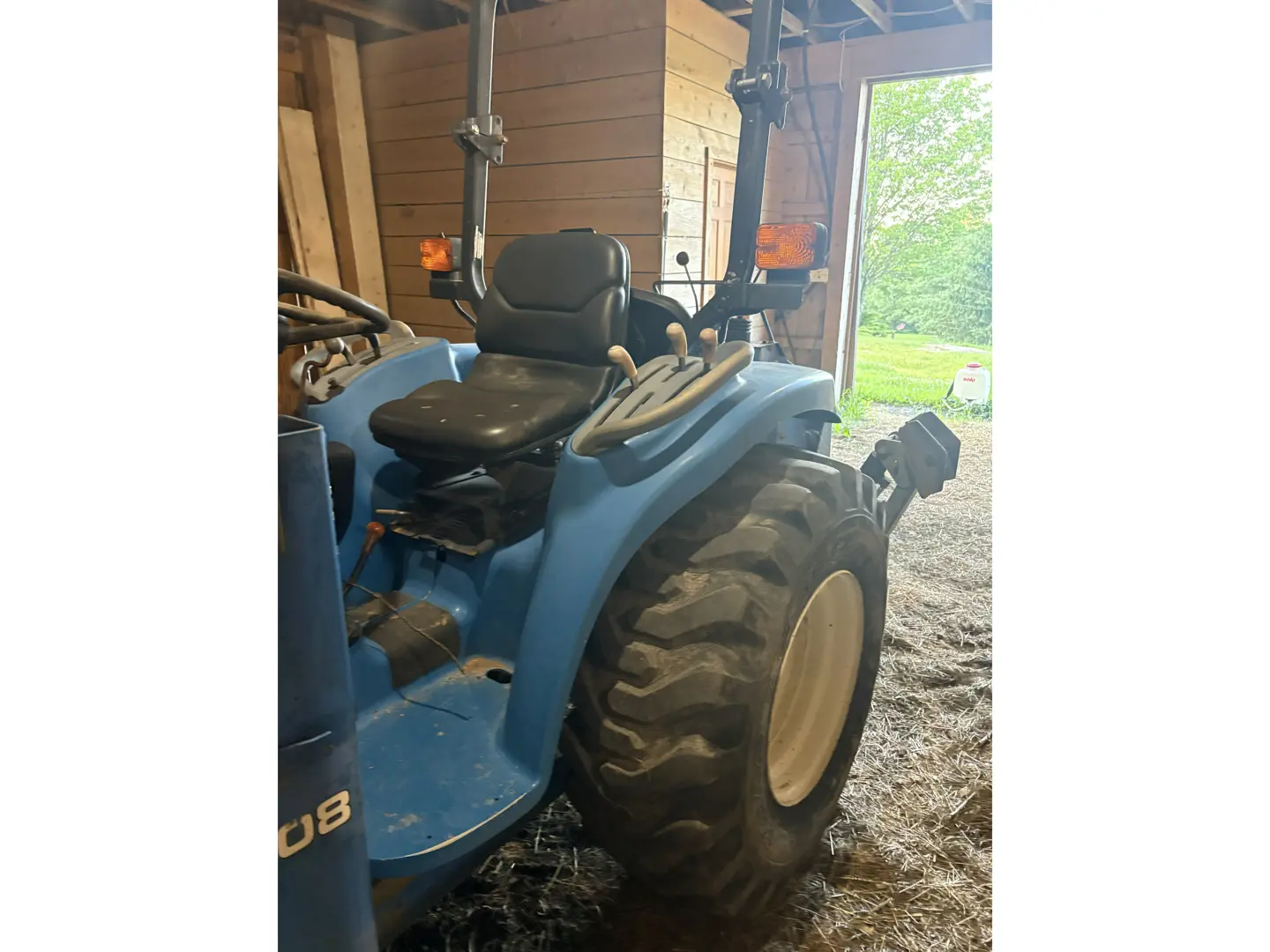 New Holland TC33D