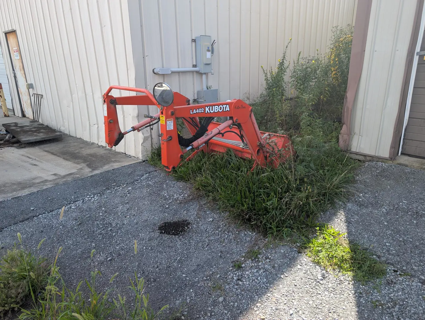 Kubota LA402