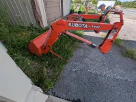Kubota LA402
