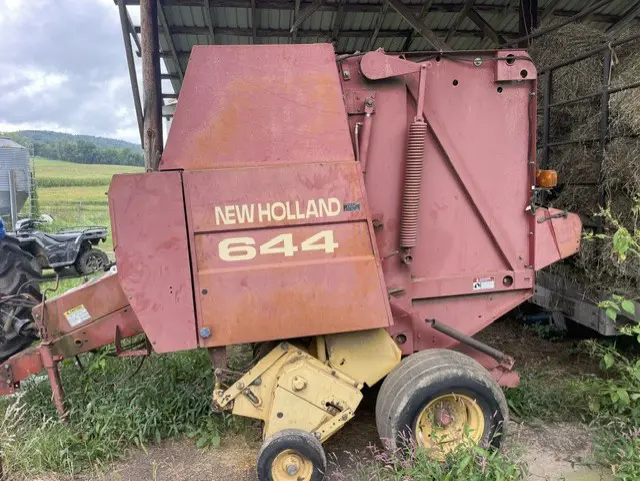 New Holland 644