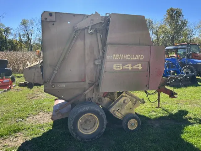 New Holland 644